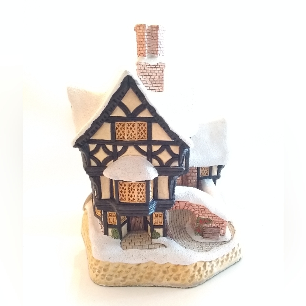 David Winter Special CHRISTMAS  1990 "Mister Fezziwig's Emporium" COLLECTIBLE